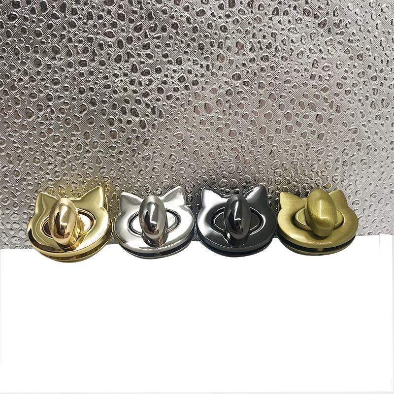 ۞   أقفال معدنية على شكل قطة/ط - مراجعة Leatherwork Hardware وسعره