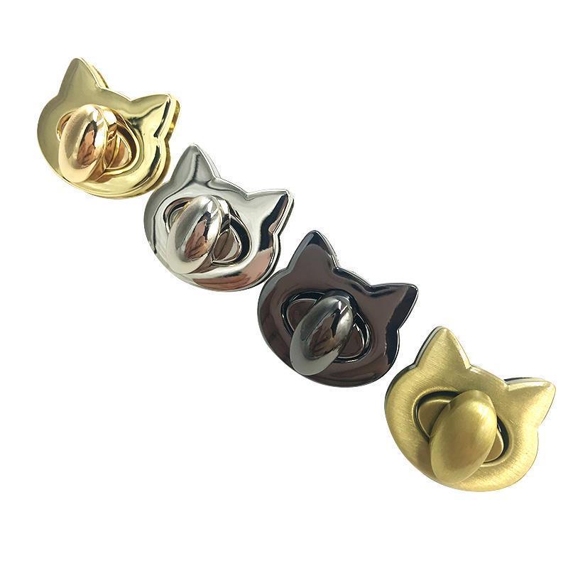 ۞   أقفال معدنية على شكل قطة/ط - مراجعة Leatherwork Hardware وسعره