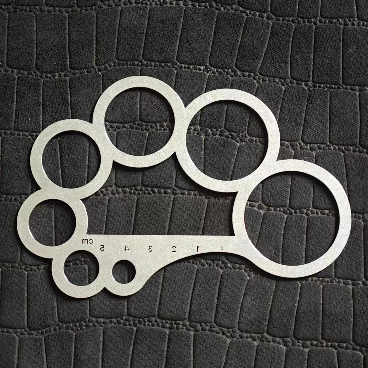 مسطرة دائرية متعددة الأغراض زا - مراجعة Leatherwork Templates وسعره