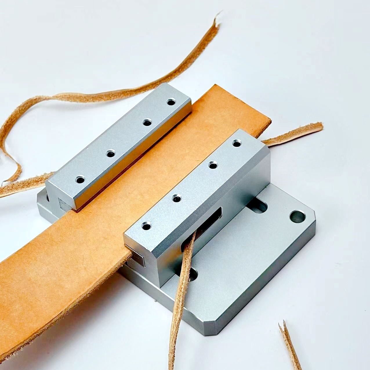 آلة تشذيب حواف الأحزمة، أداة ت - مراجعة Leather Edge Beveler وسعره